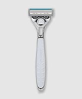 Wilkinson Sword Quattro Titanium Sensitive Razor — image 4