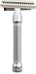 The Goodfellas' Smile Rasoio di sicurezza Legione Slant Razor Review