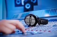 beyerdynamic DT 990 Pro 250 Ohm Over-Ear Studio Headphones — image 2